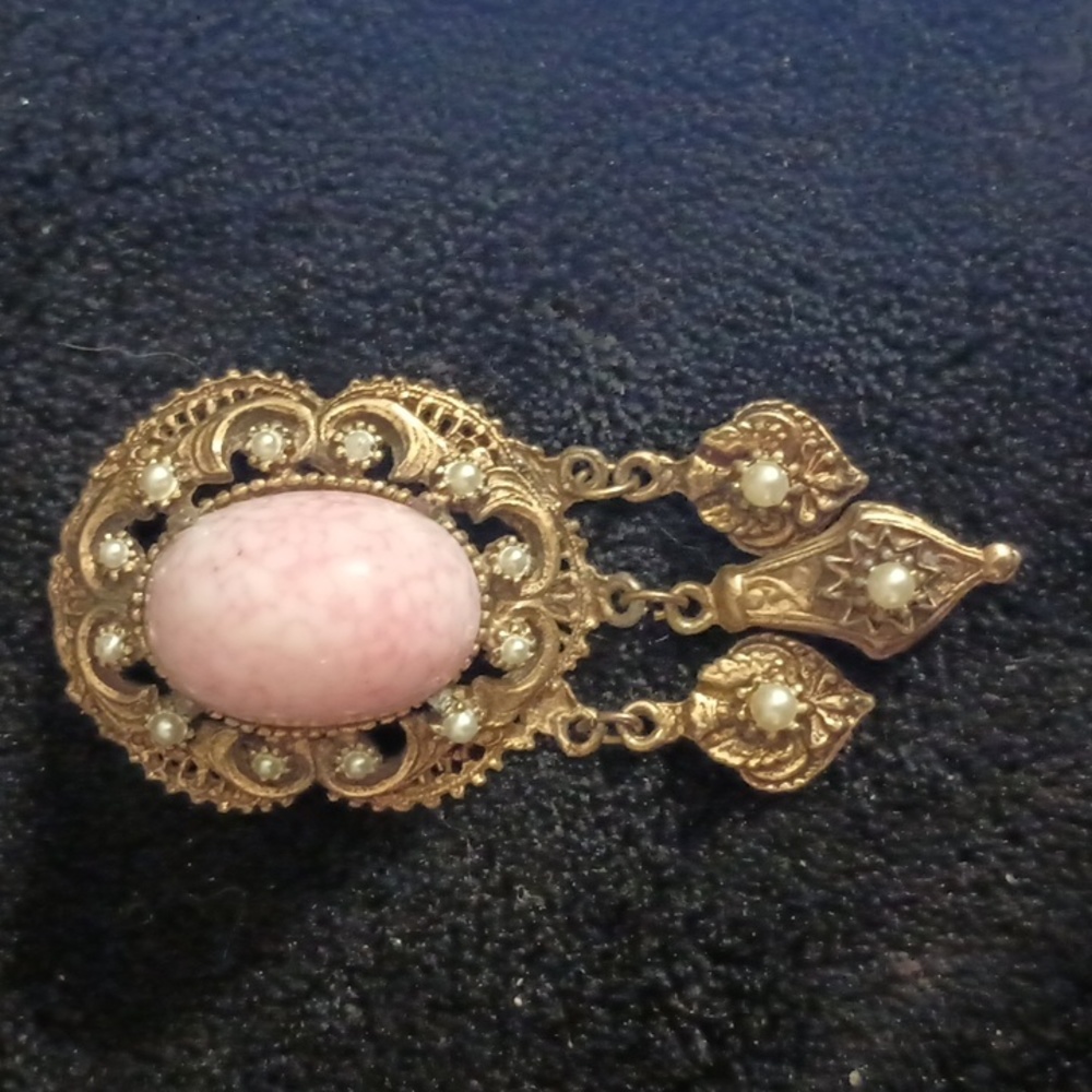 A Vintage brooch gold tone with pink opal center piece